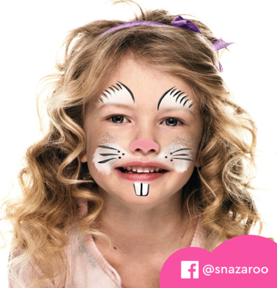 Foto av flicka med fantasifull kaninansiktsmålning