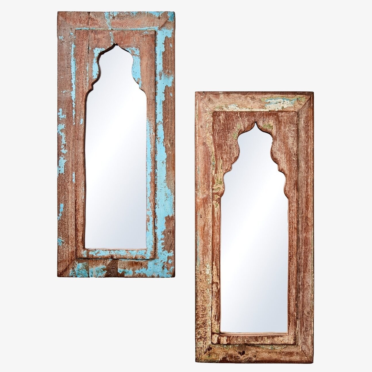 Bild av två rustika speglar med unik träramdesign