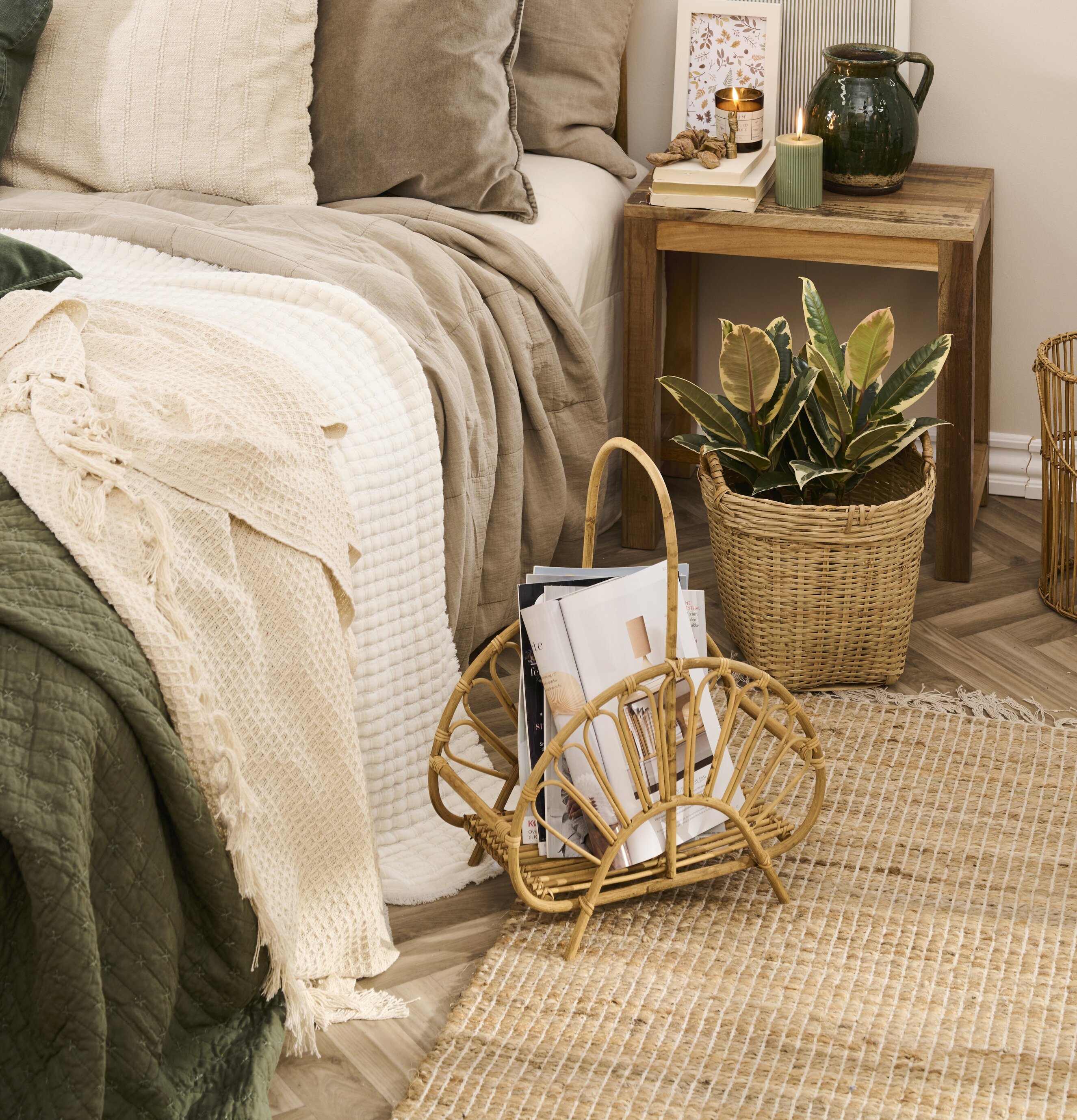 Tidningskorg Rotting från IB Laursen i harmoniskt sovrum