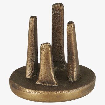 Foto av en elegant och industriell ljusstake-design