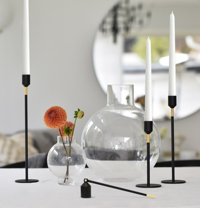 Ljusstake Three Stars Svart 27cm från Solstickan på bordet