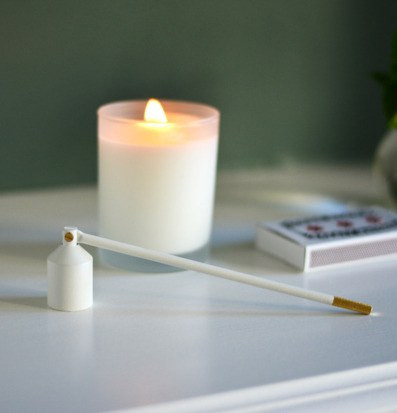 Bild av stilren ljussläckare med harmonisk inredning