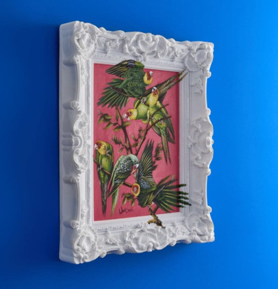 Bild av detaljrik tavla med fåglar och djärva färger