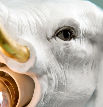 Bild av unik bordslampa med elefanthuvud-design