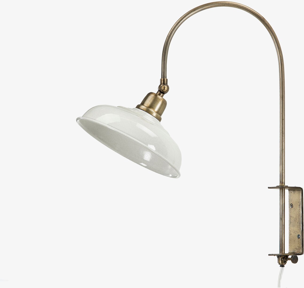 Vägglampa Noa Emalj Shell från A Lot Decoration, vit