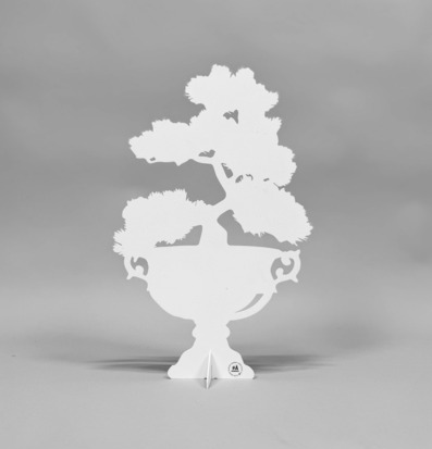 Bild av stilren och unik plåtdekoration i vitt