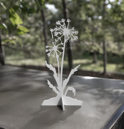 Bild av konstnärlig och detaljrik maskros i metall