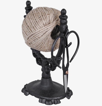 Bild av snörhållare med sax i svart järnstruktur