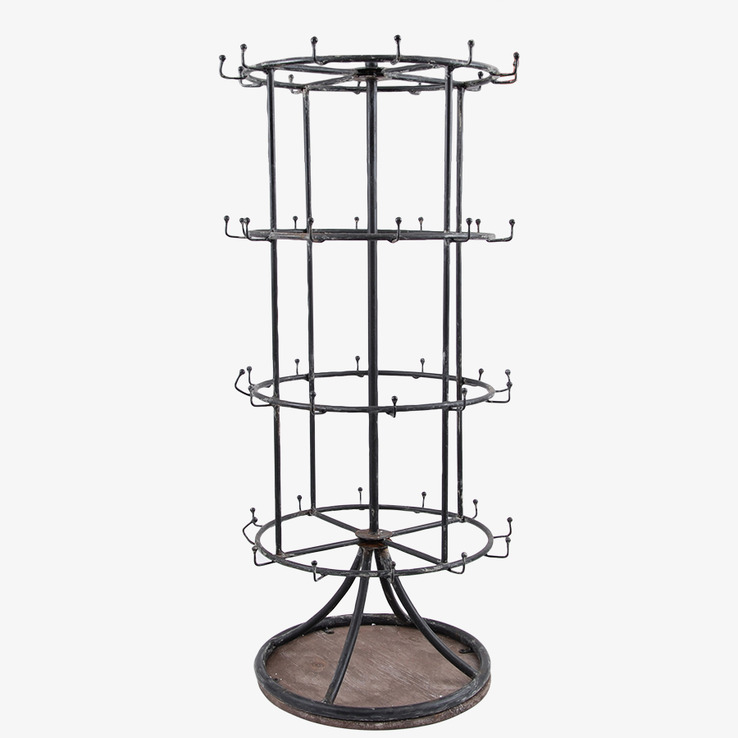 Bild av en elegant och rustik muggställning i metall