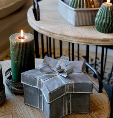 Foto av stämningsfull hemmiljö med ljus och dekorationer