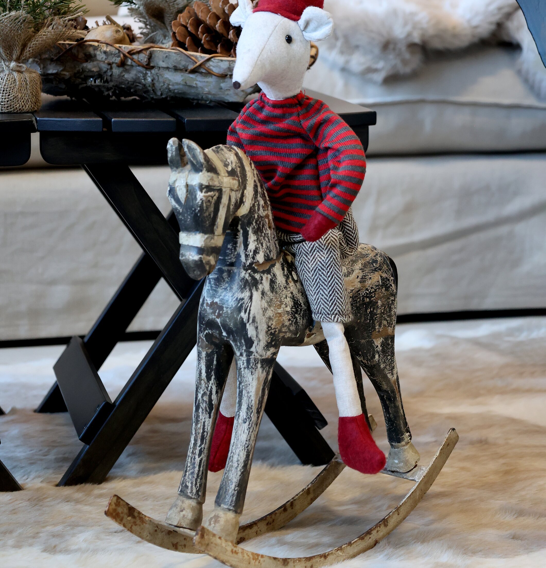 Gunghäst Grimaud Deko från Chic Antique i elegant miljö