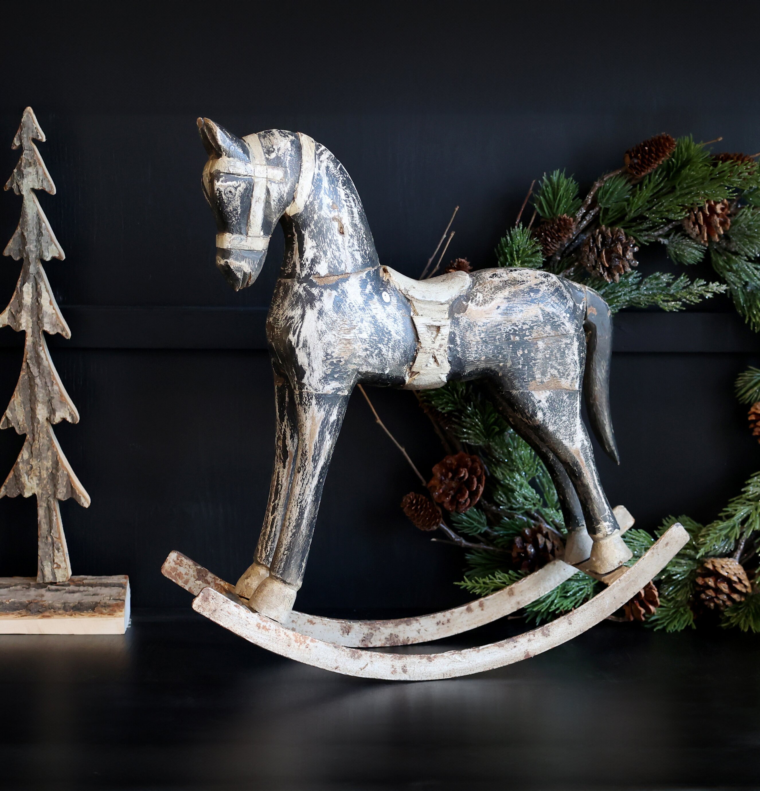 Gunghäst Grimaud Deko från Chic Antique i rustik miljö