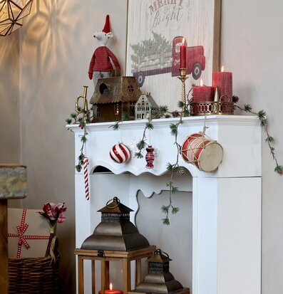 Bild av juldekorationer med varm och mysig stämning