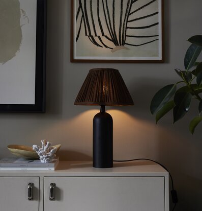 Foto av elegant interiör med stilfull belysning