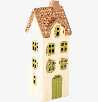 Bild av charmig ljuslykta formad som ett hus