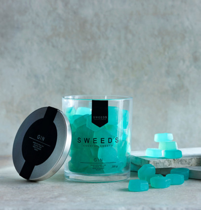 Bild av glasburk med pastellfärgade godisbitar