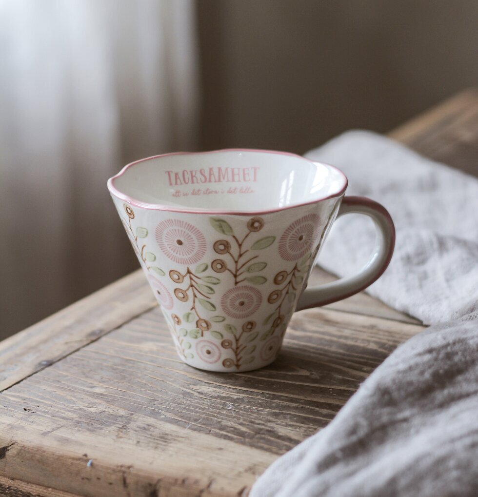 Keramikmugg - Tacksamhet från Majas Cottage på träbord