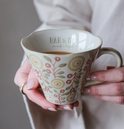 Bild av mugg med skandinaviskt mönster och inskription