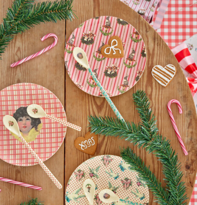 Bild av juldukning med vintage och traditionella inslag