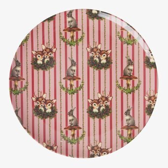 Bild av fantasifullt dekorerad assiett med skogstema