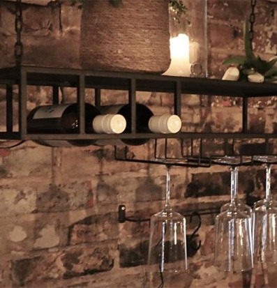 Bild av hängande hylla i rustik och modern stil