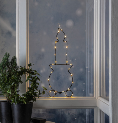 Bild av LED-ljusstake i vinterinspirerad inredning