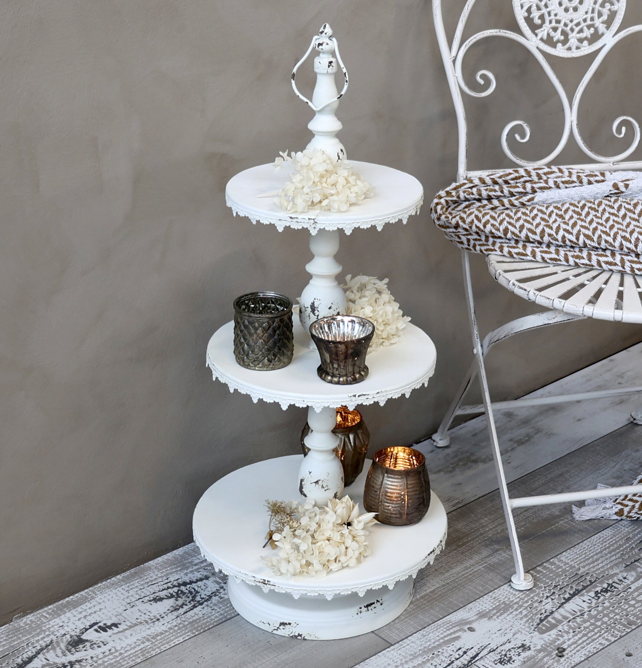 Etagere Antikcreme från Chic Antique med vintagekänsla