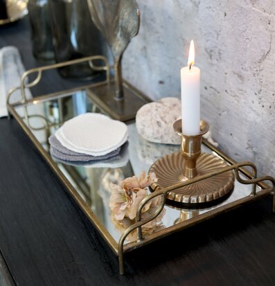 Bild av stilfullt spegelfat med antika och botaniska inslag