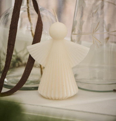 Bild av stämningsfull komposition med ljushållare