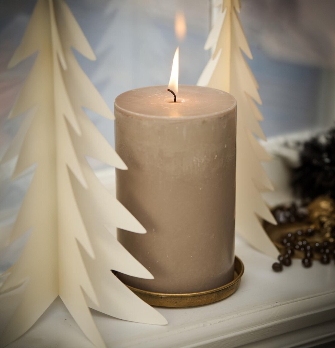 Kyrkoljus Rustik Lin 15cm från IB Laursen på metallfat