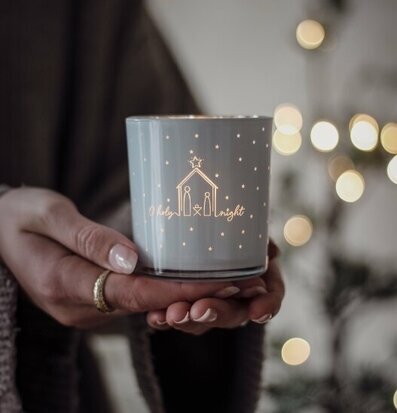 Bild av ljuslykta som skapar stämningsfull belysning