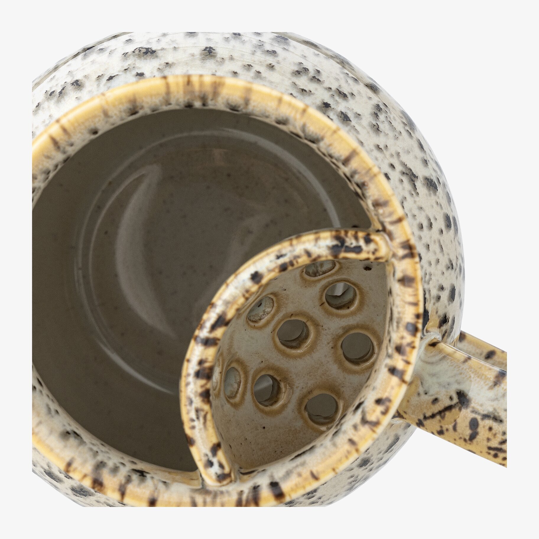 Bild av stengodsmugg med unik design och inbyggd sil