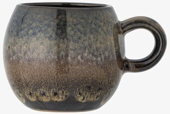 Foto av elegant mugg i jordnära toner och stengods