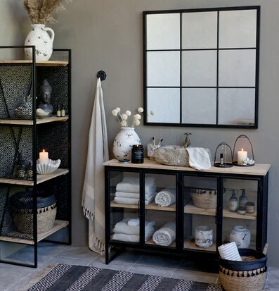 Bild av rustikt rum med harmonisk och lugn atmosfär