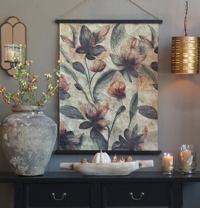 Bild av elegant inredning med blommotiv och dekorationer