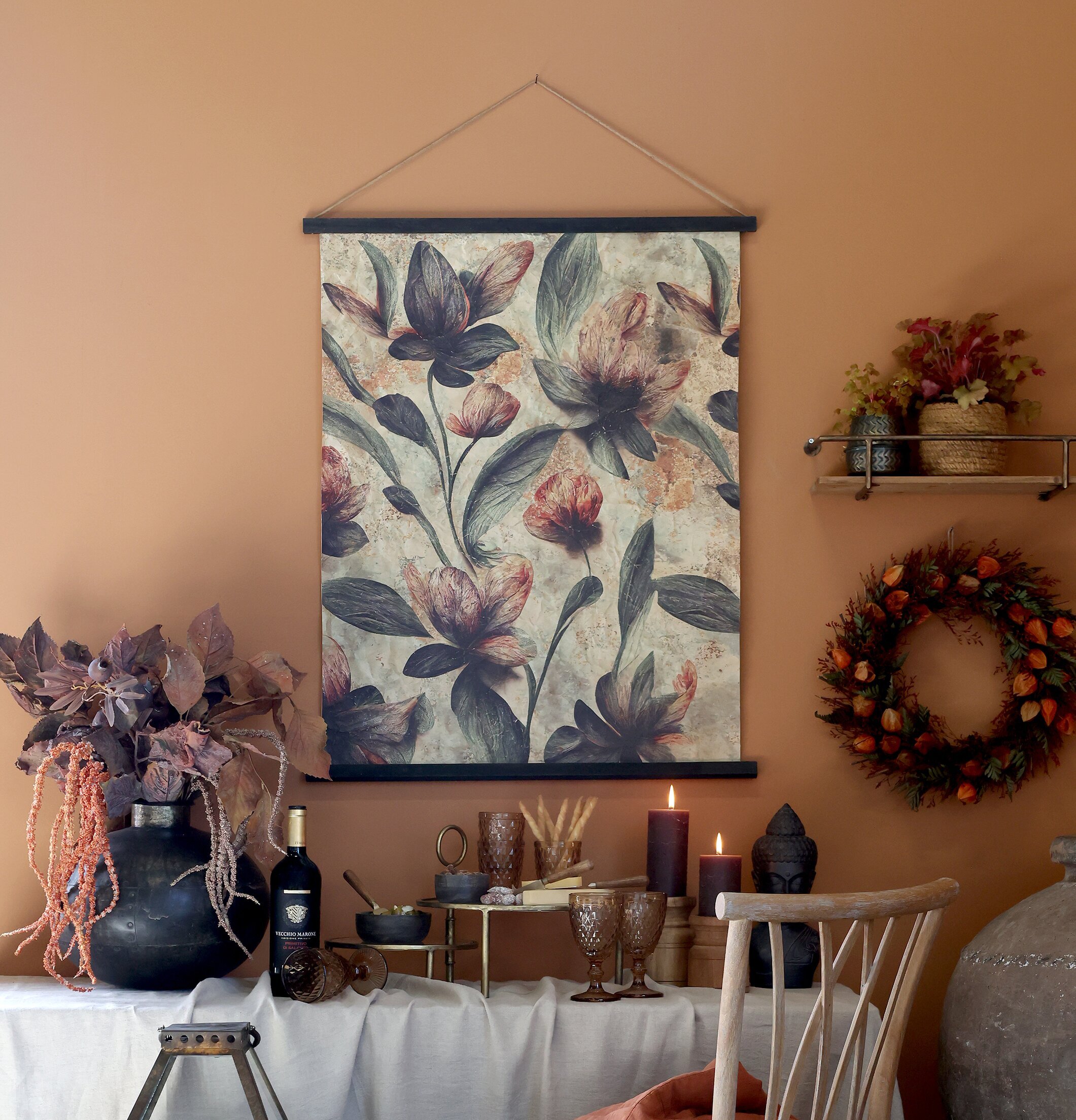 Canvastavla Blommor från Chic Antique på terrakottavägg