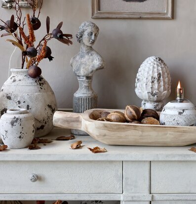 Bild av harmonisk inredning med antik och modern känsla