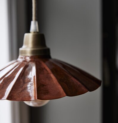 Bild av elegant fönsterlampa i terrakotta-design