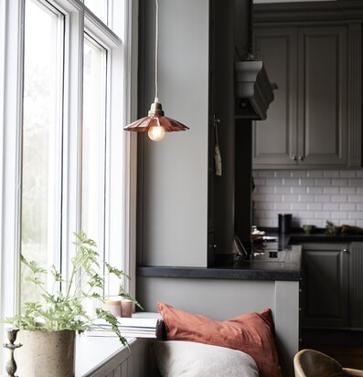 Bild av elegant interiör med varm och inbjudande känsla