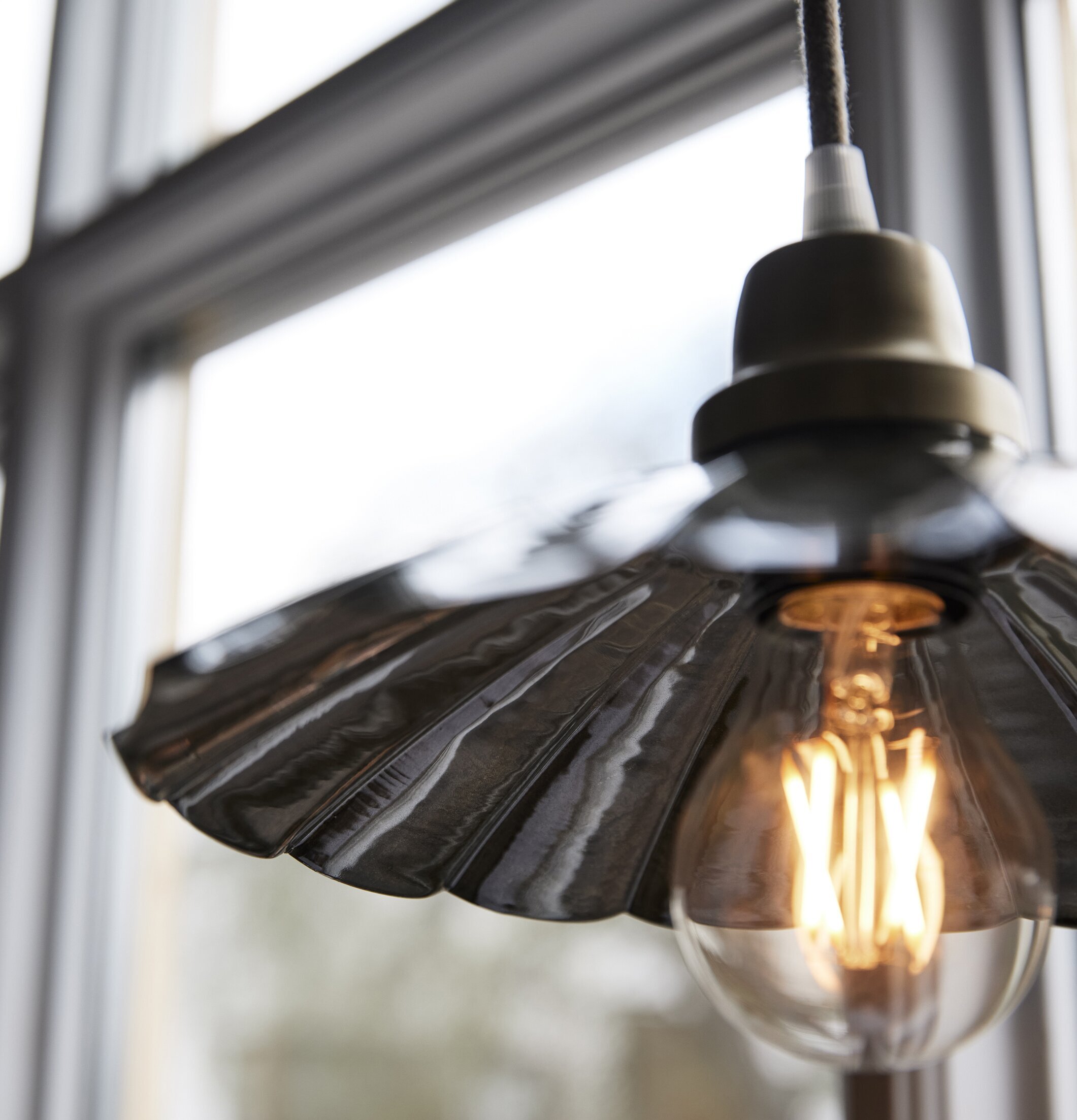 Fönsterlampa Ester Mörkgrön 24cm från PR Home i fönster