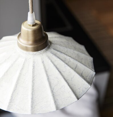 Bild av elegant fönsterlampa med tidlös design