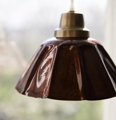 Foto av fönsterlampa i terrakotta med modern design