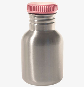 Foto av en stålflaska med rosa lock och stilren design