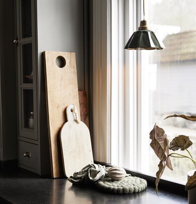 Foto av elegant köksfönster med harmonisk inredning