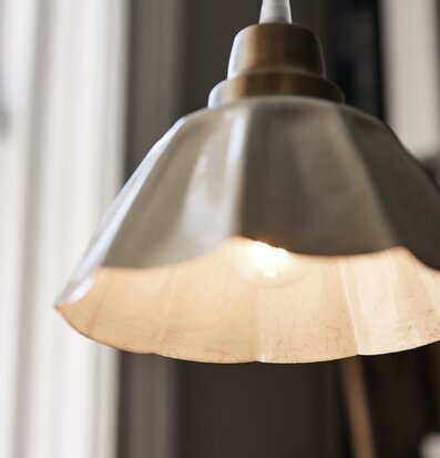 Foto av elegant fönsterlampa med subtil design