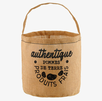 Bild av rustik juteväska för potatisförvaring i hemmet