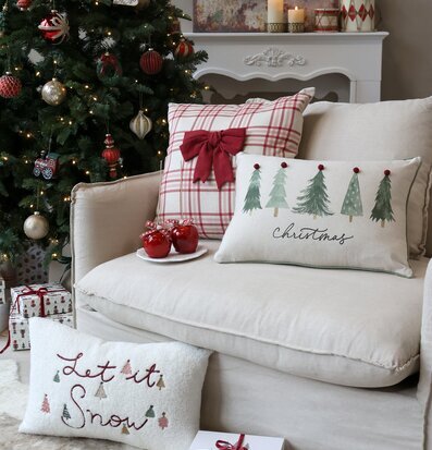 Bild av hemtrevlig julscen i vardagsrumsinteriör