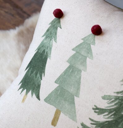 Bild av kuddfodral med vintergranar och julmotiv