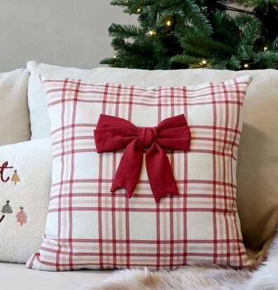 Bild av charmigt vardagsrum med klassiska detaljer