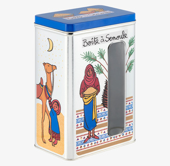 Bild av exotisk plåtburk för mannagryn i köket